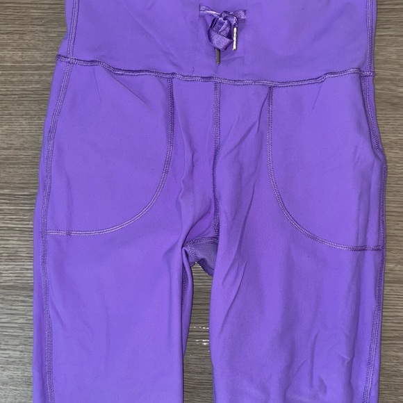 Lululemon reversible crop - Picture 2 of 4